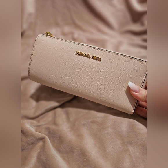 NWT - Michael Kors crossbody satchel and wallet, selling as a set only - Picture 3 of 14